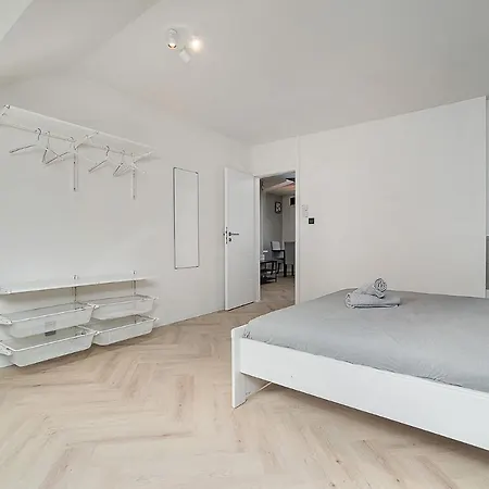 Big 4-Bedroom Flat, Terrace With Great Vitkov View Prague Exterior photo