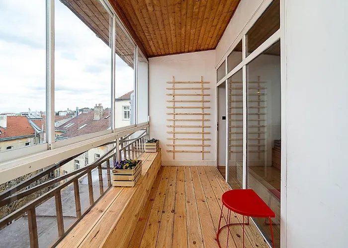 Big 4-Bedroom Flat, Terrace With Great Vitkov View