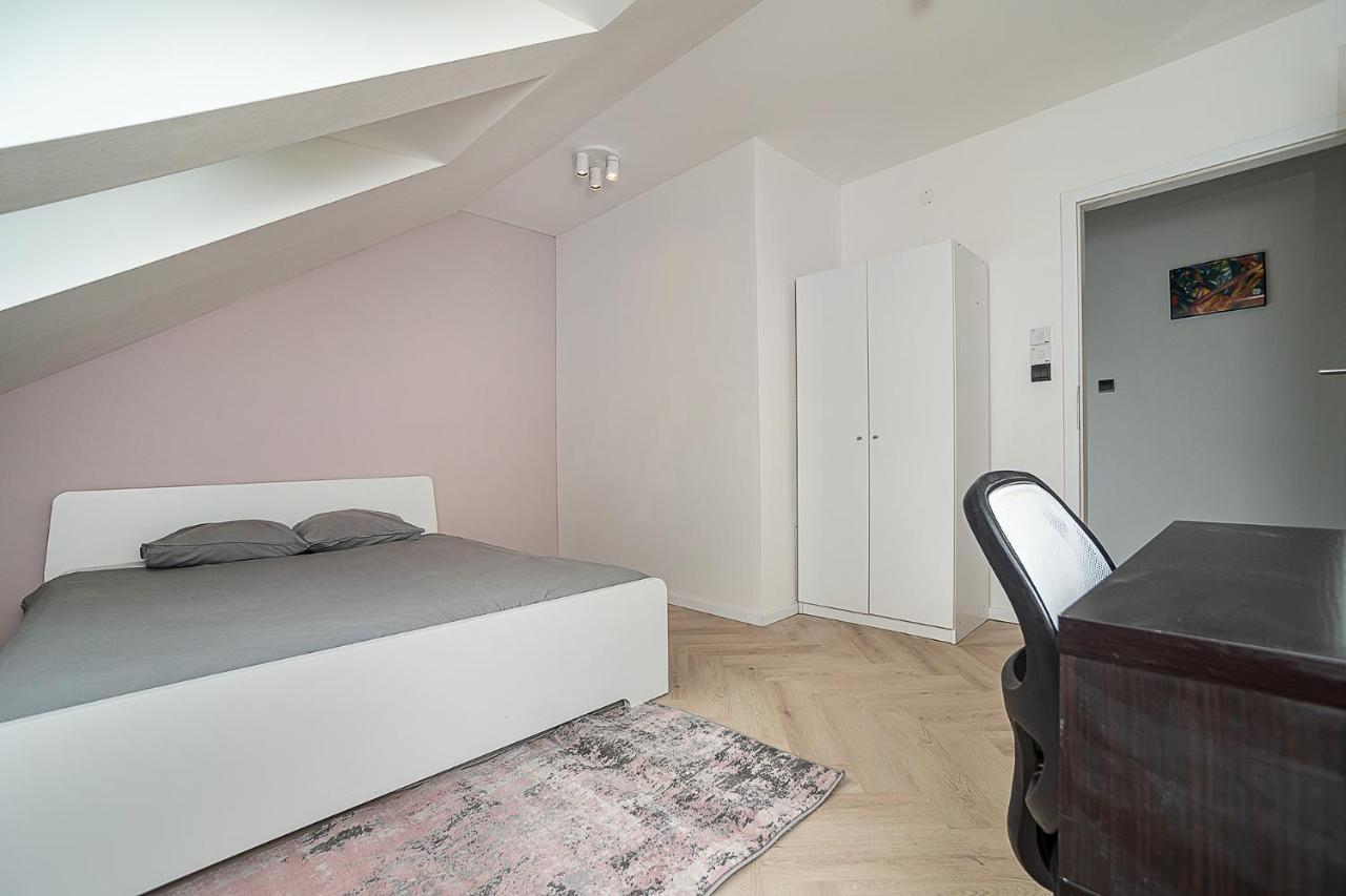 Big 4-bedroom Flat, Terrace With Great Vitkov View Апартаменти