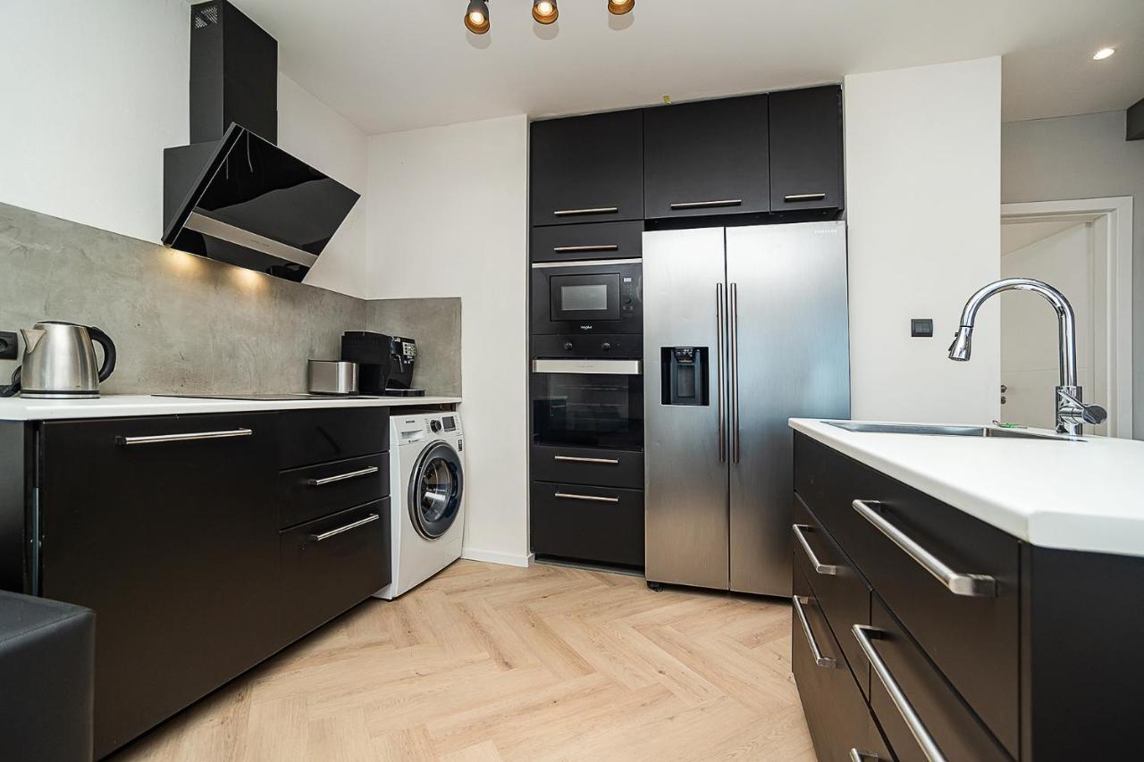 Big 4-bedroom Flat, Terrace With Great Vitkov View Прага