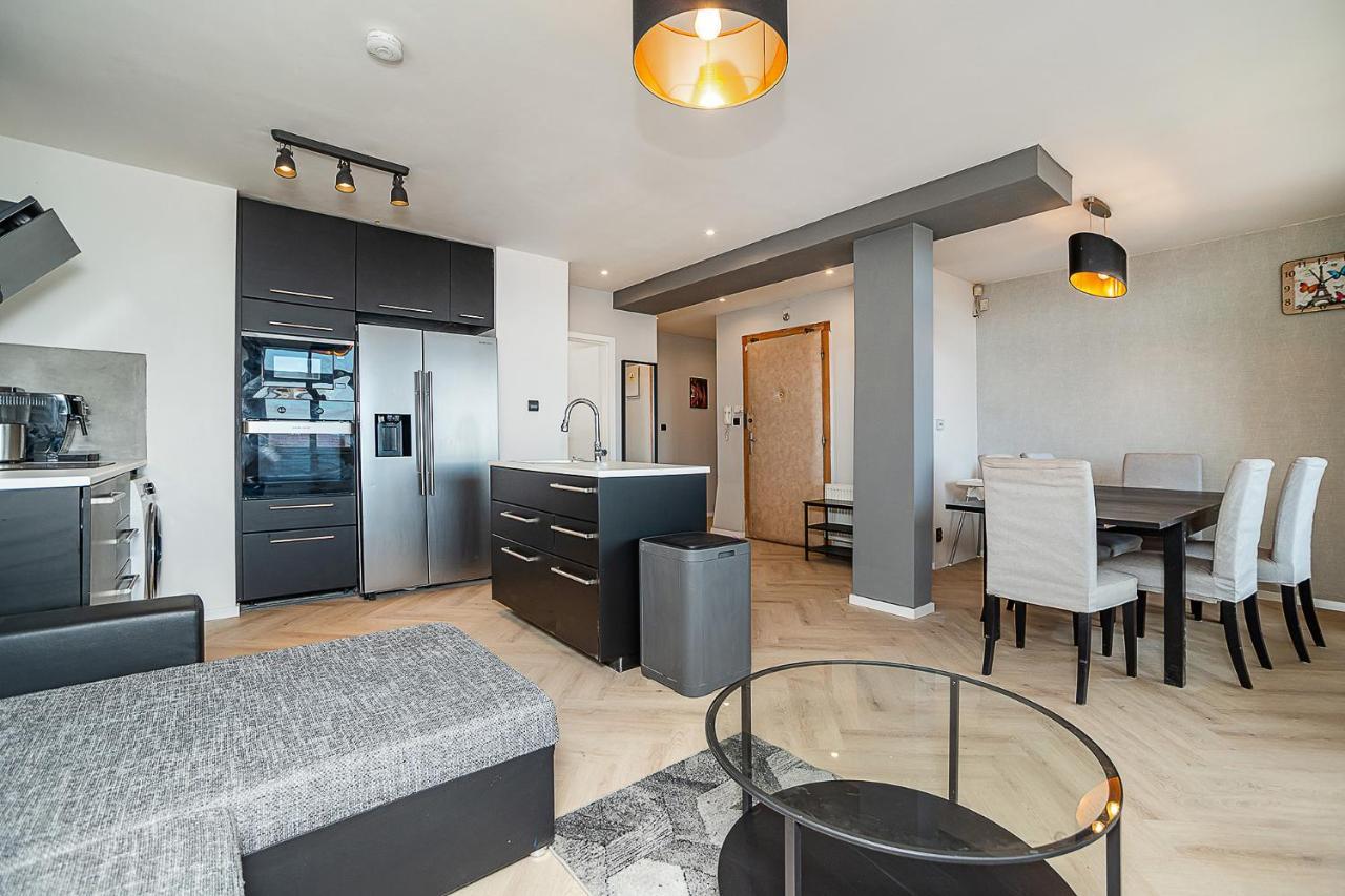 Big 4-bedroom Flat, Terrace With Great Vitkov View Апартаменти Прага