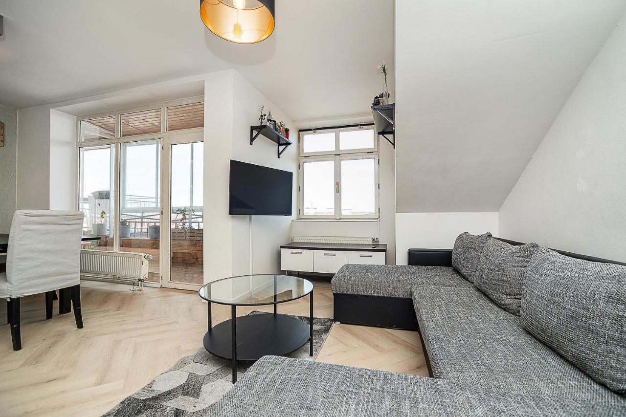 Big 4-bedroom Flat, Terrace With Great Vitkov View Апартаменти Прага
