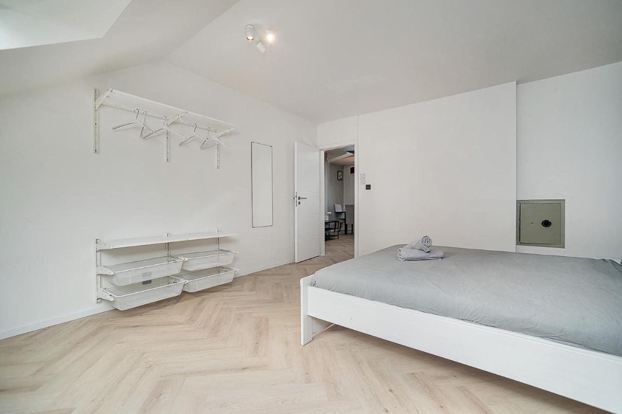 Апартаменти Big 4-bedroom Flat, Terrace With Great Vitkov View Прага