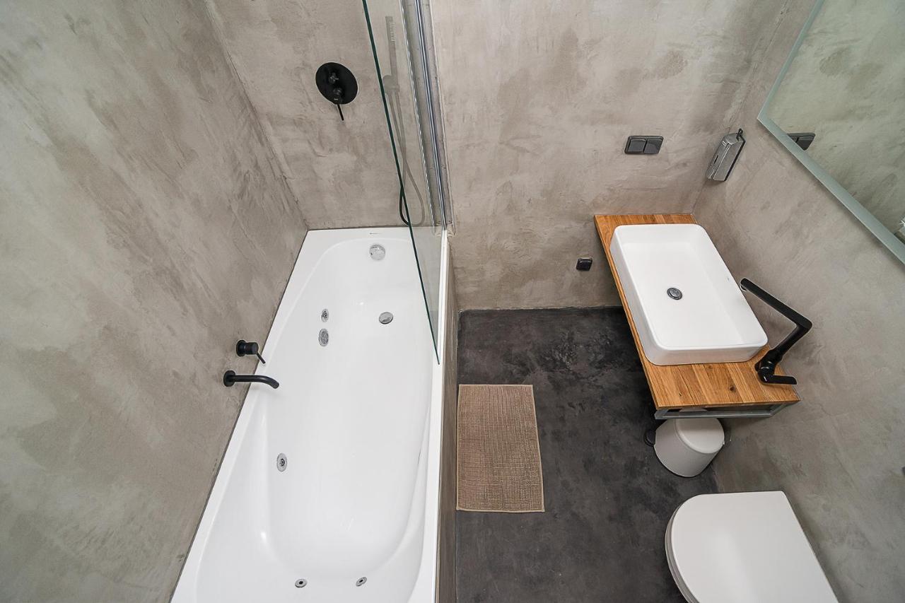 Big 4-bedroom Flat, Terrace With Great Vitkov View Апартаменти *